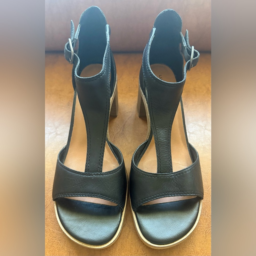 Lucky Brand Sabeni T Strap Block Heel Sandals Black Leather 9.5M EUC - Picture 4 of 9